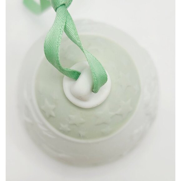 Lladro 1988 Porcelain Christmas Bell With Santa & Reindeer Motif White & Green - Picture 5 of 8